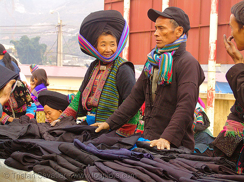mien yao/dao tribe couple selling cloth at the market - vietnam, asian woman, dao, dzao tribe, hats, headdress, hill tribes, indigenous, man, mature woman, mien yao tribe, mèo vạc, old