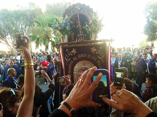 mobile photo sharing at traditional catholic procession, banner, cameras, cellphones, crowd, crucified, flag, float, jesus christ, lord of miracles, mobile phones, mobiles, painting, parade, paso de cristo, peruvians, sacred art, señor de los milagros, sharing, social media, taking photos