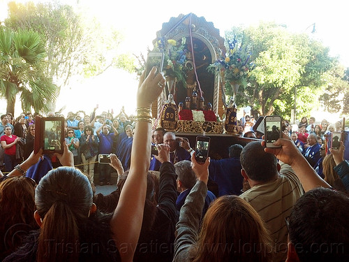 mobile photo sharing - señor de los milagros procession (san francisco), cameras, cellphones, crowd, crucified, float, jesus christ, lord of miracles, mobile phones, mobiles, painting, parade, paso de cristo, peruvians, sacred art, señor de los milagros, sharing, social media, taking photos