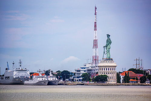 monumen jalesveva jayamahe, surabaya