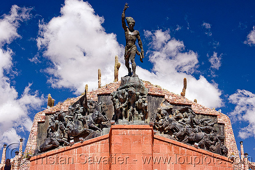 monumento a los Hèroes de la independencia - humahuaca (argentina), argentina, brass, monument to independence, monumento a la idependencia, monumento a los hèroes de la independencia, noroeste argentino, quebrada de humahuaca, sculptures, statues, the heroes monument of independence