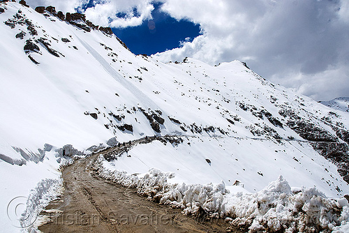 motorcycles on the muddy road - khardungla pass - ladakh (india), khardung la pass, ladakh, motorcycles, mountain pass, mountains, mud, road, snow