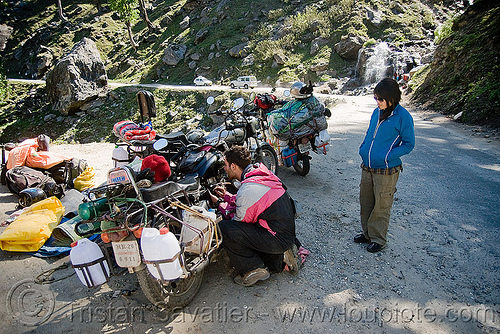 motorcycles - road to rohtang pass - manali to leh road (india), motorcycle touring, road, rohtang pass, rohtangla, royal enfield bullet