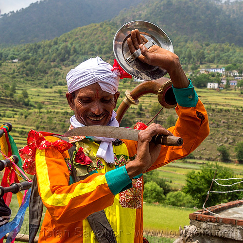 musician dancing with sword at indian wedding, dancing, headdress, indian man, indian wedding, marching band, musician, playing music, sword, tola gunth, turban