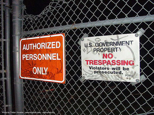 no-trespassing - signs on fence - abandoned hospital (presidio, san francisco), abandoned building, abandoned hospital, graffiti, no trespassing, presidio hospital, presidio landmark apartments, signs, us government proterty