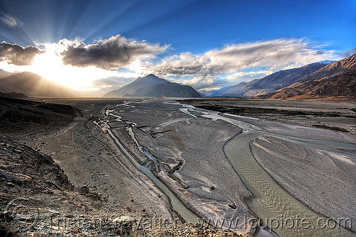 nubra valley - ladakh (india), backlight, clouds, crepuscular rays, ladakh, landscape, mountain river, mountains, nubra valley, river bed, sand banks, sunset, thirit