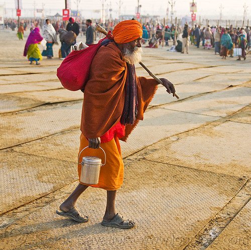 old hindu pilgrim at kumbh mela 2013 (india), beard, bundle, food can, food container, headwear, hindu pilgrimage, hinduism, kumbh mela, luggage, old man, paush purnima, pilgrim, sandals, scarf, stick, walking