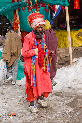 old hindu pilgrim with large red hat - amarnath yatra (pilgrimage) - kashmir, amarnath yatra, baba, headwear, hindu holy man, hindu man, hindu pilgrimage, hinduism, kashmir, pilgrim, sadhu, snow, turban