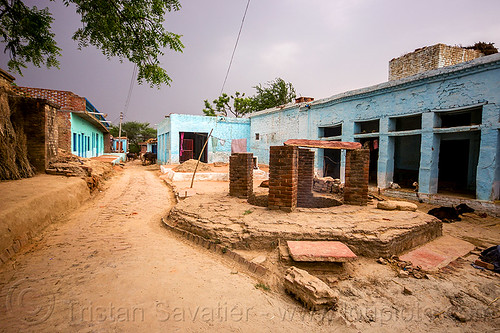 old water well in indian village, blue house, khoaja phool, village, water well, खोअजा फूल