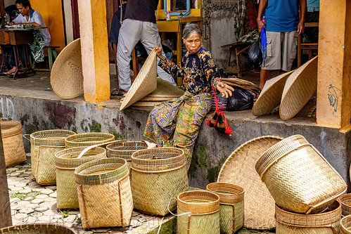 old woman selling rattan baskets, bolu market, pasar bolu, rantepao, tana toraja, woman