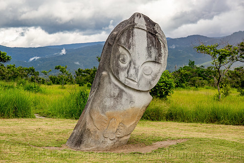 palindo megalith - bada valley, bada valley megalith, lore lindu megalith, palindo monolith, stone statue