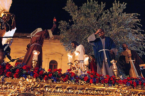 paso de misterio de nuestro padre jesús del soberano poder - hermandad de los panaderos - paso de cristo - semana santa en sevilla, candles, easter, float, hermandad de los panaderos, night, paso de cristo, sacred art, semana santa, sevilla