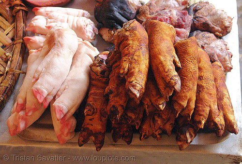 pig feet - vietnam, butcher, cho hang da market, hanoi, leg, meat market, meat shop, phồ hàng da, pig feet, pork, raw meat, singed, vietnam