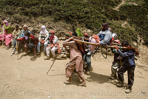 pilgrim on dandi / doli (chair carried by 4 bearers) - amarnath yatra (pilgrimage) - kashmir, amarnath yatra, chair, dandi, dandy, doli, hindu pilgrimage, kashmir, load bearers, mountain trail, mountains, pilgrims, wallahs