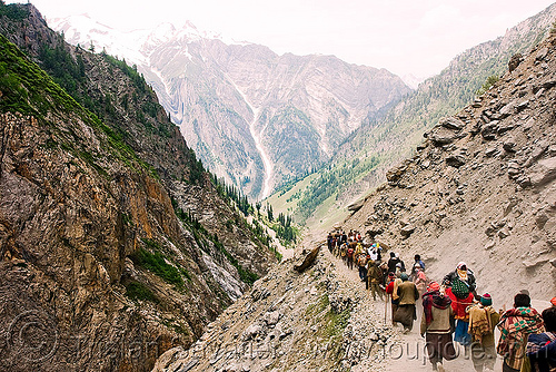 pilgrims on trail - amarnath yatra (pilgrimage) - kashmir, amarnath yatra, hiking, hindu pilgrimage, india, kashmir, mountain trail, mountains, pilgrims, trekking, v-shaped valley