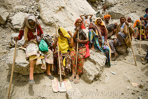 pilgrims (yatris) resting on trail - amarnath yatra (pilgrimage) - kashmir, amarnath yatra, canes, crowd, hindu pilgrimage, kashmir, mountain trail, mountains, pilgrims, resting, walking sticks