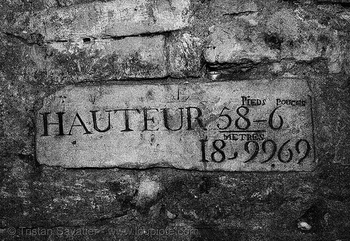 plaque hauteur de l'escalier mansart - catacombes de paris - catacombs of paris (off-limit area), 18.9969, cave, clandestines, hauteur, hôpital du val-de-grâce, illegal, metres, pieds, plate, pouces, trespassing, underground quarry, val-de-grace