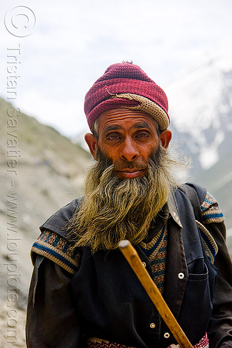 pony-man with beard - amarnath yatra (pilgrimage) - kashmir, amarnath yatra, beard, hindu pilgrimage, indian man, kashmir, mountain trail, mountains, muslim, old man, pilgrim