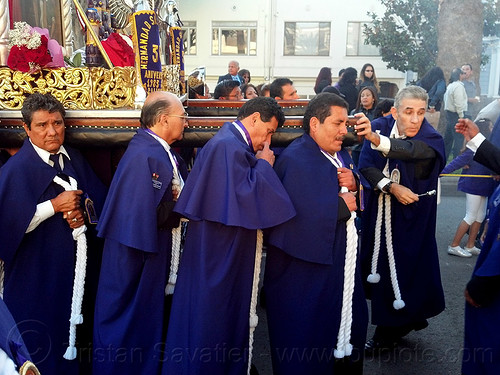 portadores carrying a holy image during catholic procession, crowd, float, lord of miracles, parade, paso de cristo, peruvians, portador, portadores, sacred art, señor de los milagros