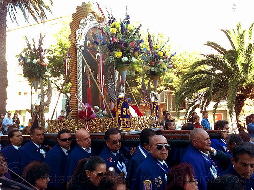 portadores carrying the paso del señor de los milagros (san francisco), crowd, float, lord of miracles, parade, paso de cristo, peruvians, portador, portadores, sacred art, señor de los milagros