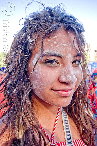 quechua chica - carnaval  de tilcara (argentina), andean carnival, argentina, indigenous, noroeste argentino, party foam, quebrada de humahuaca, quechua, talk powder, tilcara, woman