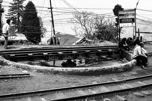 railway turntable - darjeeling (india), darjeeling himalayan railway, darjeeling toy train, narrow gauge, railroad tracks, railway turntable, steam engine, steam locomotive, steam train engine