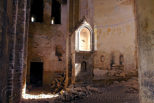 ray of sun hits an alcove in a georgian church ruin - otkhta monastery - dört church - georgian church ruin (turkey country), alcove, byzantine, dort church, dört kilise, georgian church ruins, orthodox christian, otkhta ecclesia, otkhta monastery, sun ray