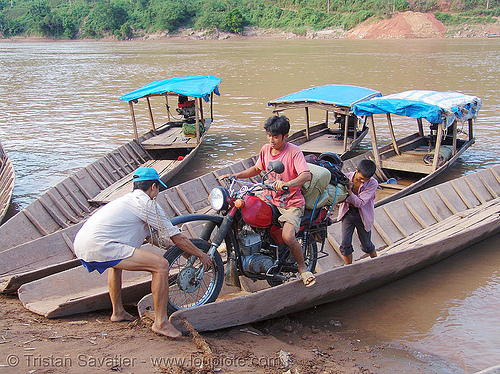 river crossing ferry - мотоциклы минск 125 - soviet-made minsk 125cc motorcycle - vietnam, 125cc, boat, ferry boats, men, minsk motorcycle, motorcycle touring, peoiple, river crossing, river ferries, small boats, минск 125, мотоциклы