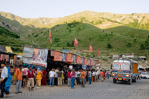 roadside langar (free community kitchen) - amarnath yatra (pilgrimage) - kashmir, amarnath yatra, cooking, cooks, crowd, food, hindu pilgrimage, kashmir, kitchen, langar, lorry, road, sikh, sikhism, truck