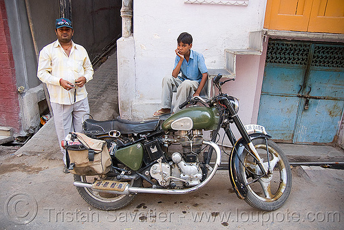 royal enfield motorbike - "bullet" 350cc, 350cc, india, motorcycle touring, road, royal enfield bullet, udaipur