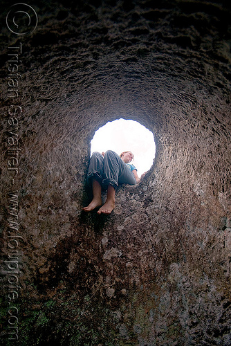 sabine going inside giant stone jars - plain of jars - site 2 - phonsavan (laos), archaeology, phonsavan, plain of jars, stone jar