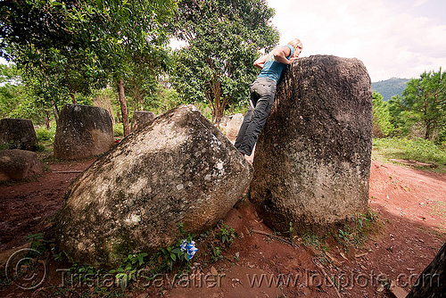 sabine looking in giant stone jars - plain of jars - site 2 - phonsavan (laos), archaeology, phonsavan, plain of jars, stone jars