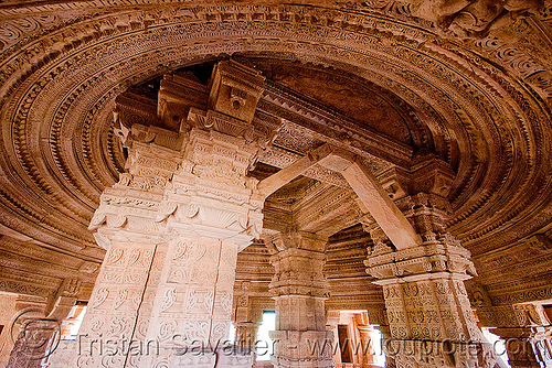 sas bahu ka mandir temple - gwalior (india), architecture, carved, ceiling, gwalior, hindu temple, hinduism, inside, interior, mandir, pillars