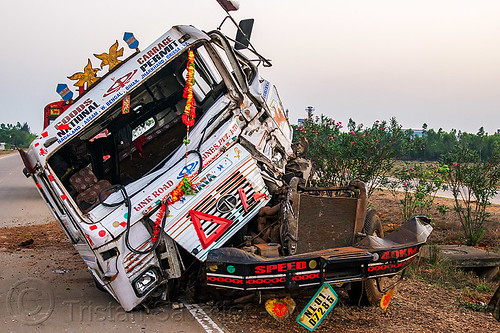 semi truck frontal collision (india), artic, articulated lorry, cabin, crushed, divided highway, fatal, frontal collision, head-on collision, india, median, road crash, semi truck, tata motors, tractor trailer, traffic accident, traffic crash, truck accident, wreck