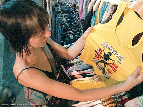 shopping for t-shirts and clothings in bangkok, bangkok, knock-offs, shopping, t-shirts, woman, บางกอก