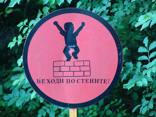 sign - no dancing on the wall? (bulgaria), bad sign, cyrillic, pink, signs, българия