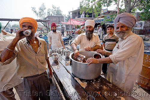 sikh langar serving free drinks (free community kitchen) - amarnath yatra (pilgrimage) - kashmir, drinking, drinks, hindu pilgrimage, india, kashmir, kitchen, langar, men, sikhism, sikhs
