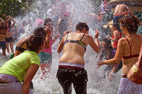 splashing water in fountain, basin, crowd, fontaine de l'observatoire, fountain, gay pride, luxembourg garden, mayhem, melee, men, mêlée, playing, pool, splash, splashing, wading, water fight, wet, women