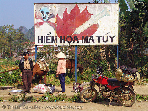 stay away from drugs sign - мотоциклы минск 125 - soviet-made minsk 125cc motorcycle - vietnam, 125cc, death, horses, minsk motorcycle, motorcycle touring, road, sign, syringe, минск 125, минс�\xba, мотоциклы