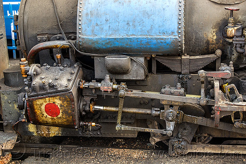 steam locomotive cylinder and rods (india), cylinder, darjeeling himalayan railway, darjeeling toy train, narrow gauge, piston, railroad, rods, steam engine, steam locomotive, steam train engine