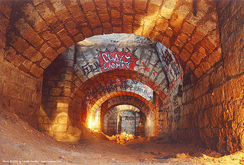 stone vaults - catacombes de paris - catacombs of paris, arches, cave, clandestines, illegal, la vache noire, masonry, stone vaults, trespassing, tunnel, underground quarry