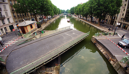 swing bridge of the "rue dieu" and canal st martin (paris, france), canal saint-martin, canal st-martin, fisheye, movable bridge, pont mobile, pont tournant de la rue dieu, swing bridge