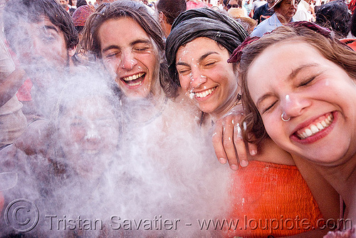 talk powder - carnaval de tilcara (argentina), alicia, andean carnival, argentina, carnaval de la quebrada, carnaval de tilcara, noroeste argentino, quebrada de humahuaca, talk powder, woman