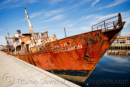 the santo corcubión rusting wreck - ship cemetery (la boca, buenos aires), argentina, boat cemetery, buenos aires, la boca, riachuelo, rusting, rusty, río la matanza, río matanza, santo corcubion, santo corcubión, ship cemetery, ship graveyard, wreck