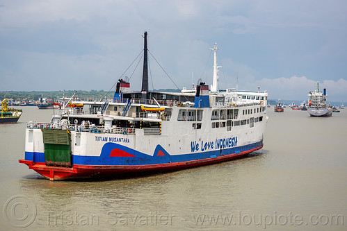 titian nusantara - passenger & ro-ro cargo ship, boat, ferry, ferryboat, madura strait, ship, surabaya