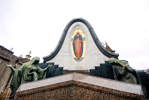 tomb with brass statues and christ mosaic - recoleta cemetery (buenos aires), angels, argentina, buenos aires, grave, graveyard, recoleta cemetery, tomb