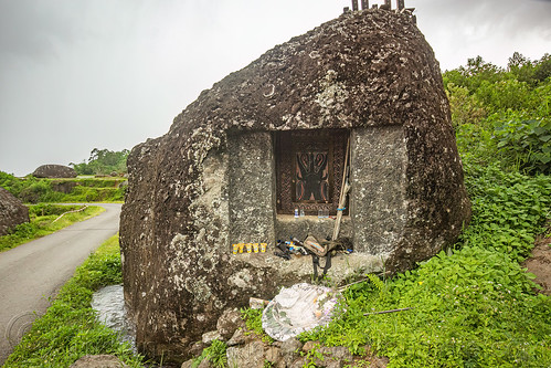 toraja rock-tomb in boulder on road side, boulder, burial site, cemetery, grave, graveyard, liang pak, pa'tedong, rock tomb, tana toraja