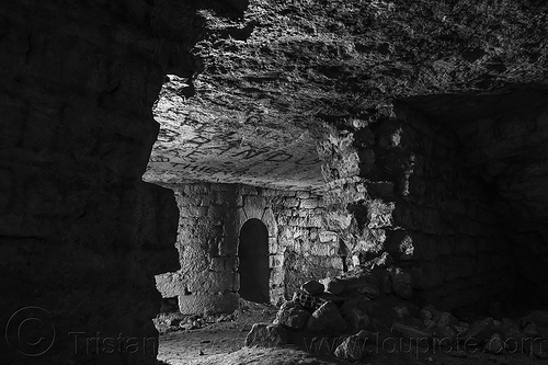 trou de service de mme la reine - catacombes de paris - catacombs of paris (off-limit area), cave, clandestines, hôpital du val-de-grâce, illegal, labyrinthe du val-de-grâce, trespassing, underground quarry, val-de-grace, vault, voute