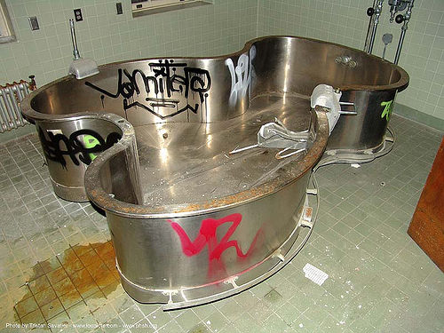 tub - abandoned hospital (presidio, san francisco), abandoned building, abandoned hospital, graffiti, presidio hospital, presidio landmark apartments, trespassing