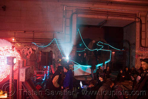 underground rave party in abandoned train tunnel - saoulaterre - fc crew - frotte connard - f7 - cavage records - université paris x nanterre, nanterre